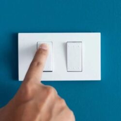 Unterschied zwischen einpoligem und zweipoligem Schalter