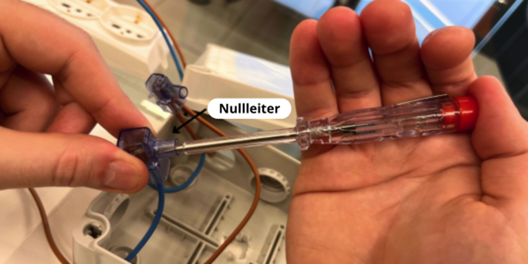 Phasenprüfer an der Nullleiterklemme