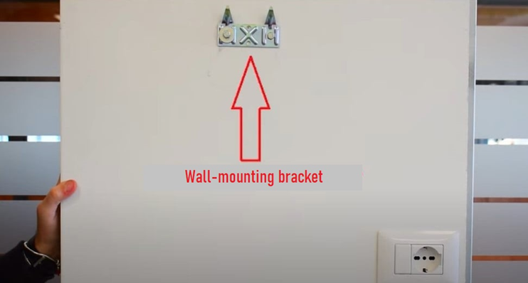 Water heater: Wall mounting bracket 