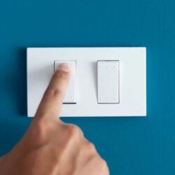 interrupteur unipolaire et interrupteur bipolaire