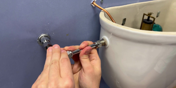 Anschlüsse wieder befestigen