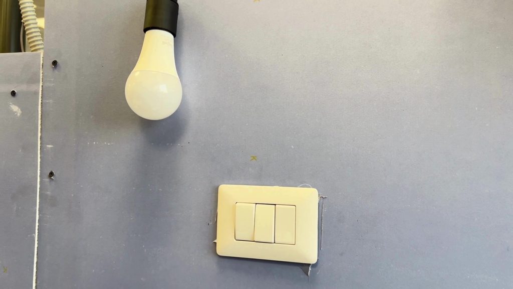 Interruttore esistente senza presa